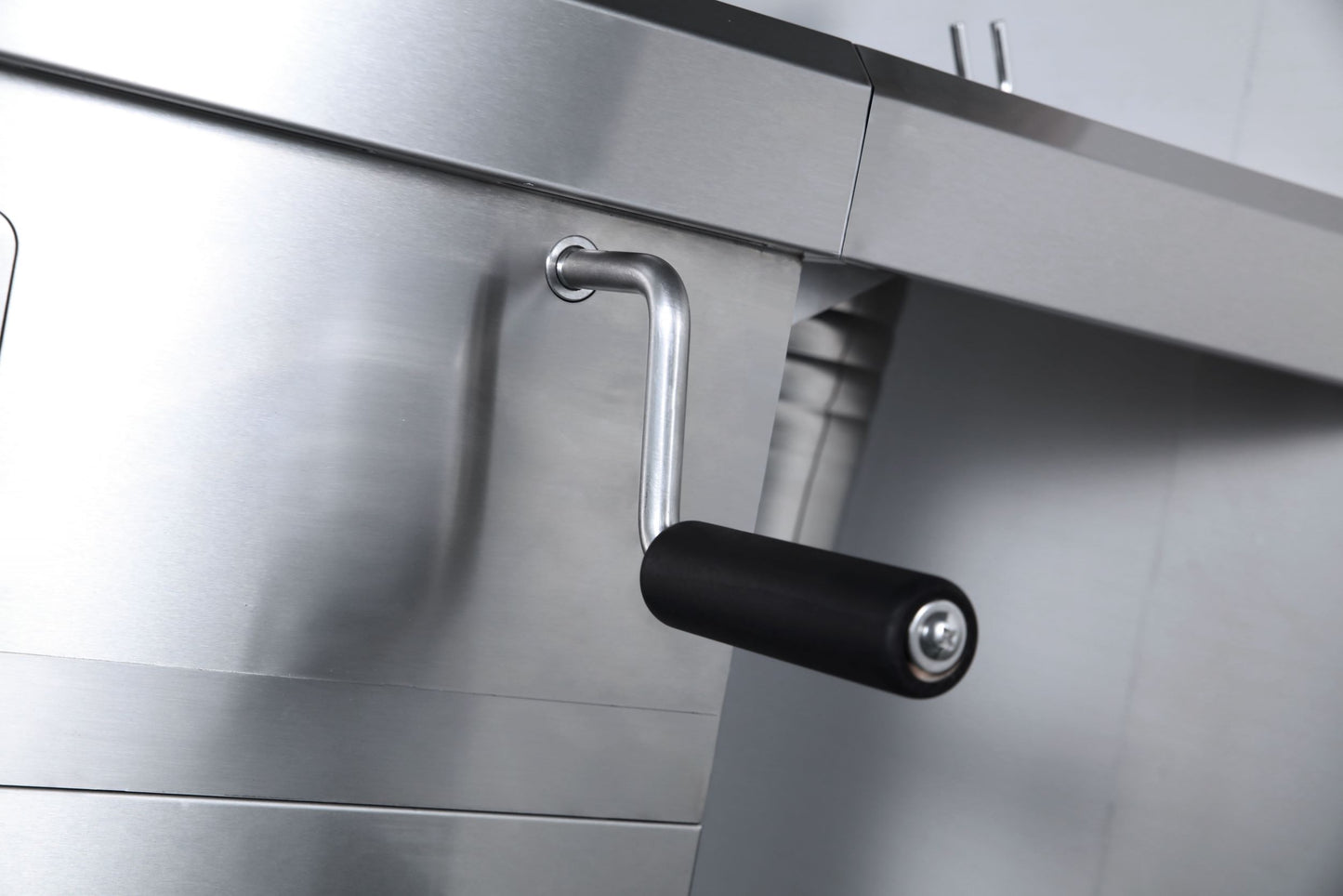Komplette Küche – Holzkohlegrill + Kühlschrankschrank + Spüle und Wasserhahn (Edelstahloptik)